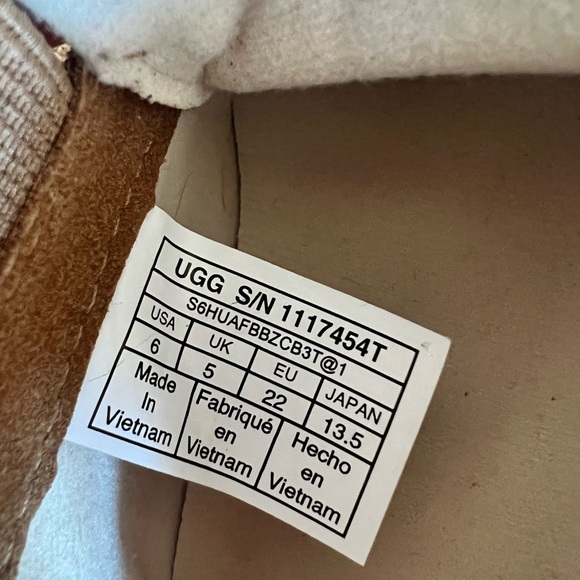 Baby/toddler UGG sneakers in size 6, brown. - Picture 4 of 4